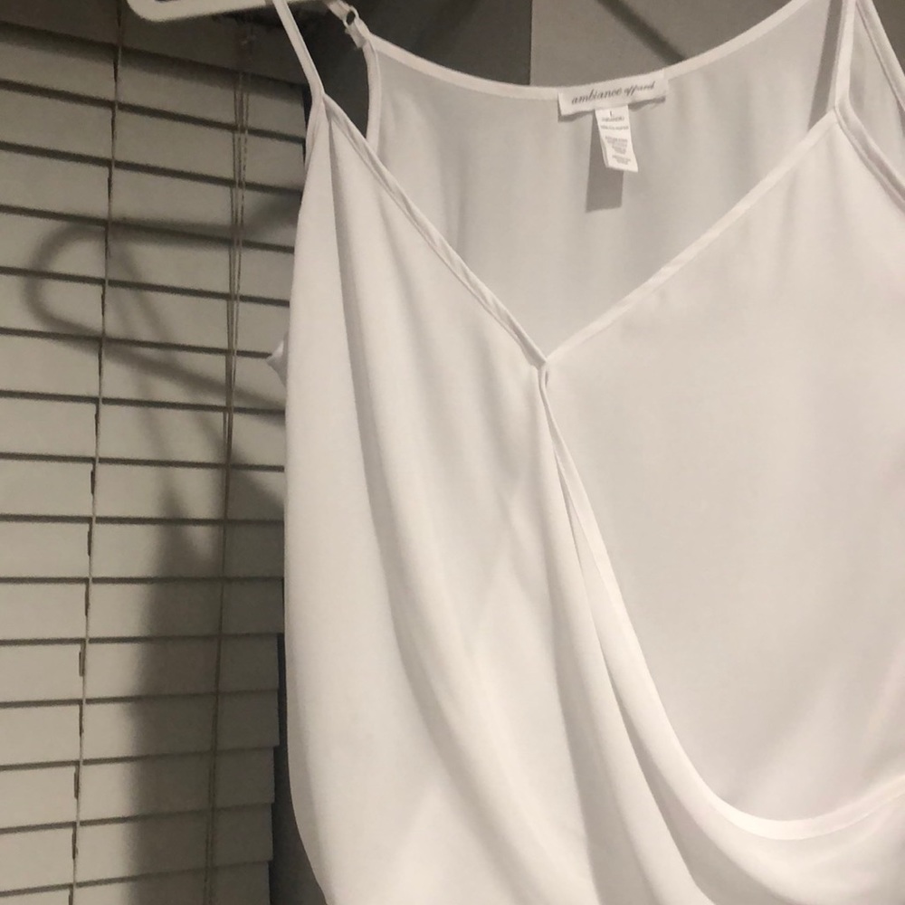 White blouse perfect for summer 😎